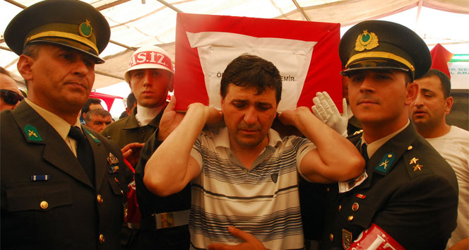 Şehit asker gözyaşlarıyla son yolculuğuna uğurlandı