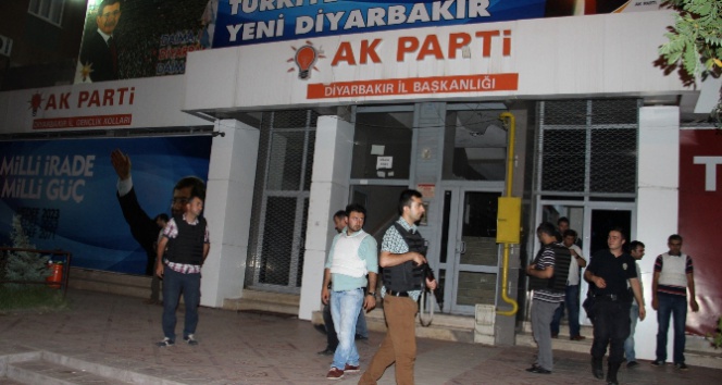 AK Parti binası önünde patlama