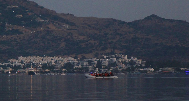 Mülteciler bot ile kaçarken görüntülendi