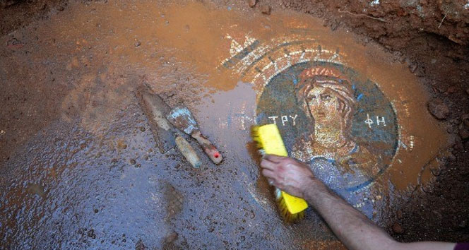 Silifke’de 1800 yıllık mozaik bulundu