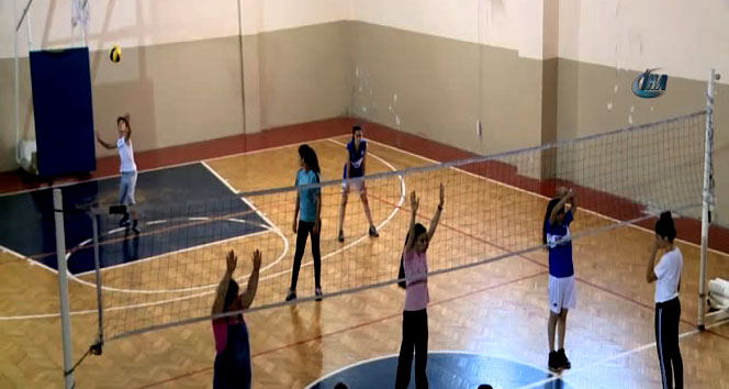 Geleceğin voleybolcuları Beyoğlu’nda yetişiyor
