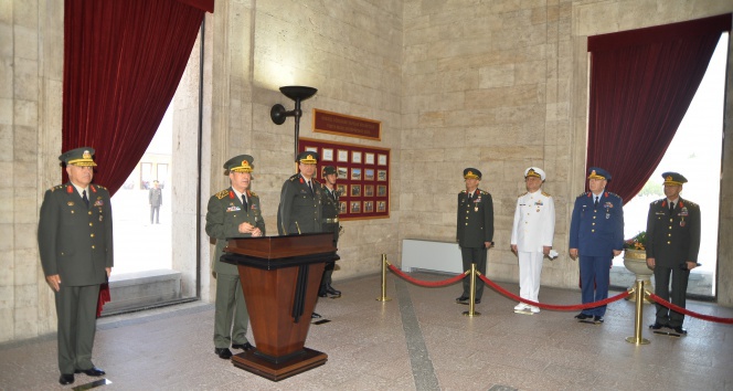 Genelkurmay Başkanı Akar Anıtkabir’i ziyaret etti