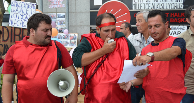 Sarıyer Belediyesi işçilerinden CHP binası önünde protesto