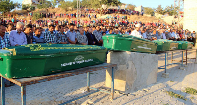 Yeğeni tarafından öldürülen dayı ve 3 oğlu toprağa verildi