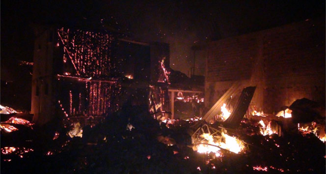 Bolu&#039;da 1 köy alev alev yandı!