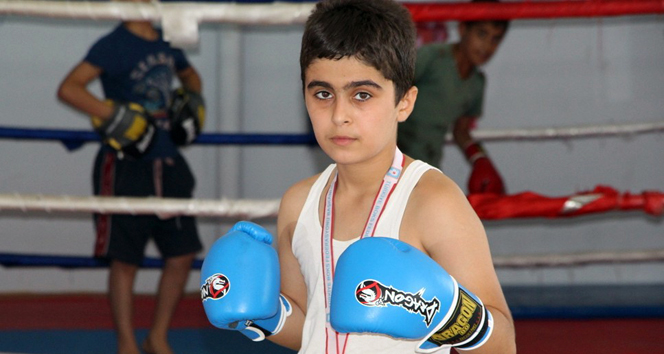 Silopili boksör Hamza Yeren Türkiye üçüncüsü oldu