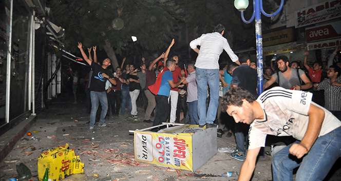 Mersin'de HDP binalarına saldırı