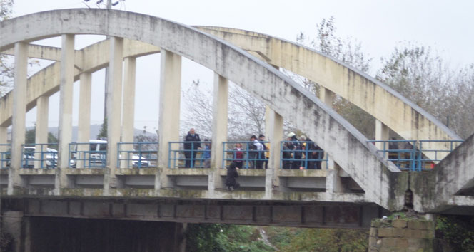 Eski Sakarya Köprüsü kaderine terk edildi