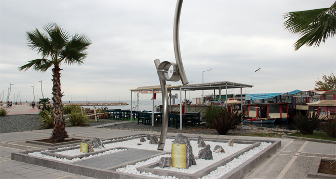 İntihar eden Japon mühendisin anısına anıt dikildi