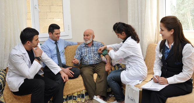 İzmir'de 16 bin hastaya evinde ‘şifa’