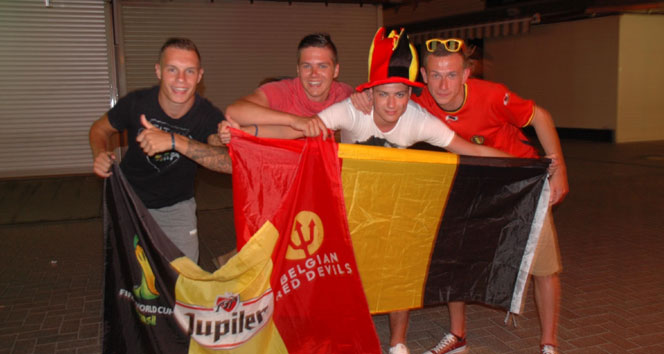 Belçikalı turistlerin çeyrek final kutlaması