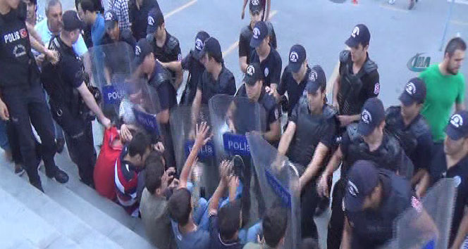 Çağlayan Adliyesi önünde arbede