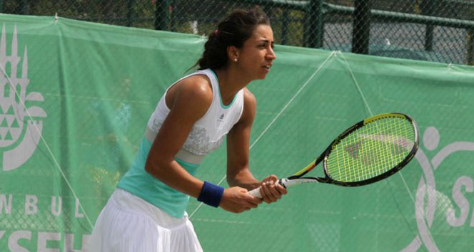 Çağla Büyükakçay'dan kötü haber