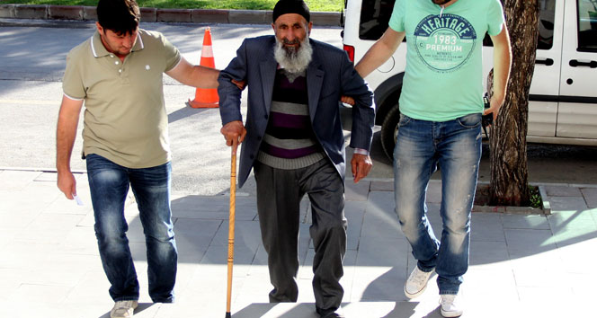 Eşini öldüren 81’lik dede bastonuyla cezaevinde