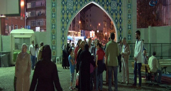 Binlerce Bayrampaşalı, eski cezaevinde namaz kıldı