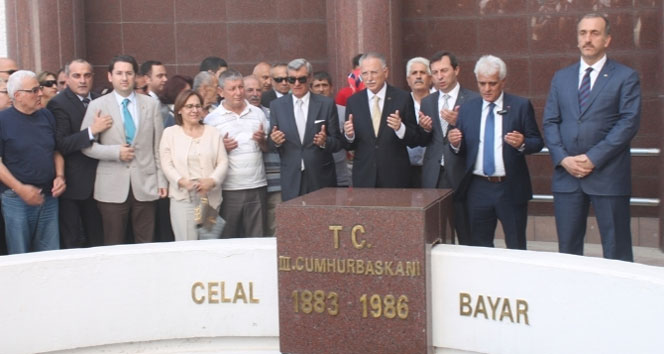 İhsanoğlu Celal Bayar’ın anıt mezarında