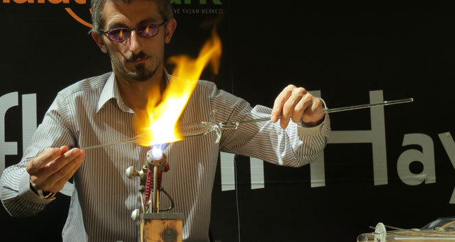 Cam üfleme sanatı gösterisi ilgi gördü