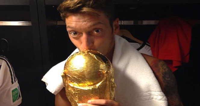 Dünya Kupası'nı kazanan ilk Türk'ten gönülleri fetheden fotoğraf