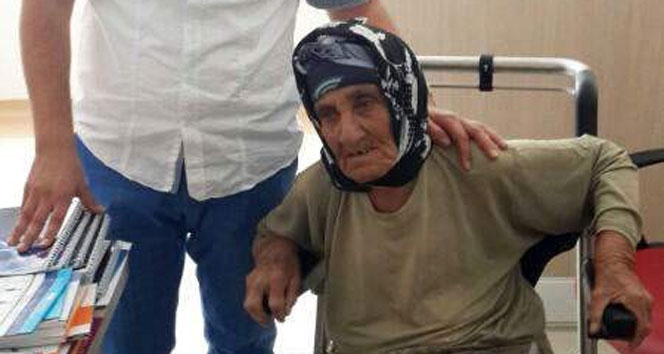 111 yaşındaki hasta ameliyat ile sağlığına kavuştu