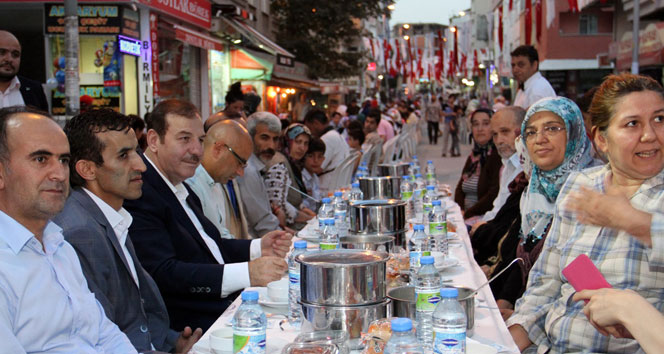 Örnek ve Cumhuriyet sokak iftarında buluştu