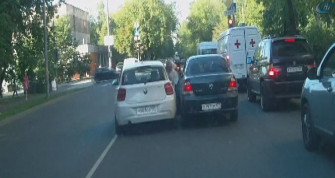 Ezdiği adama değil aracındaki hasara baktı