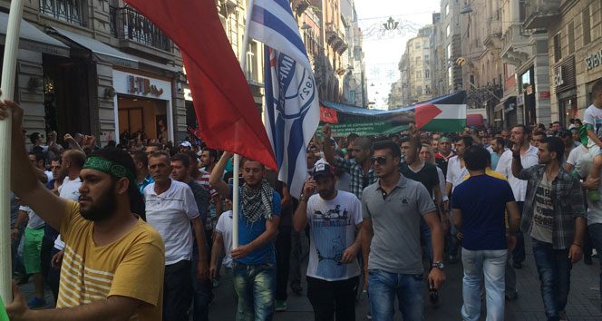 İsrail'i protesto eden taraftarlar, birbirine girdi