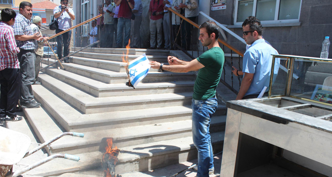 Beyşehir’de İsrail bayrakları yakıldı