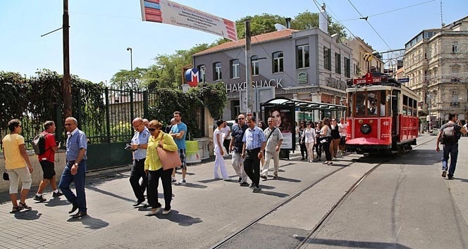 Büyükçekmece Belediyesi, Taksim’de festival provası yaptı