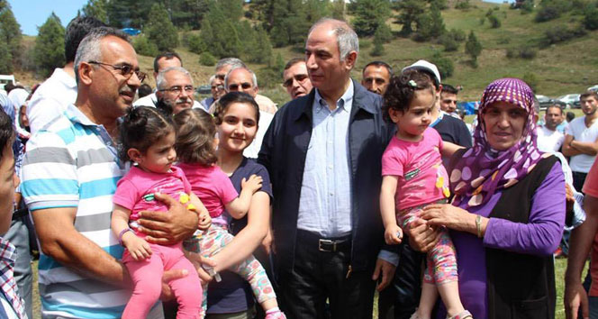 Bakan Ala köylüleriyle hasret giderdi