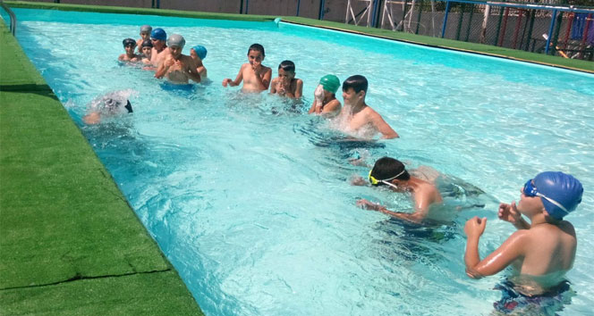 Küçükçekmece’de çocuklara portatif havuz imkanı