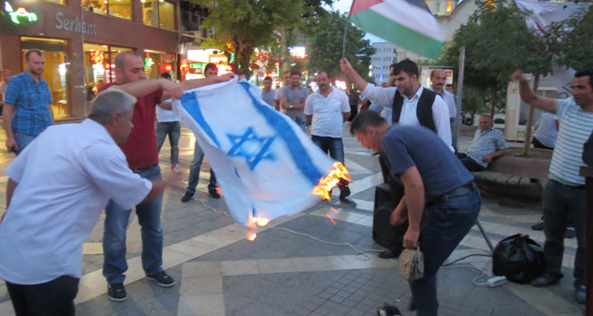 Malatya&#039;da İsrail bayrağı yakıldı