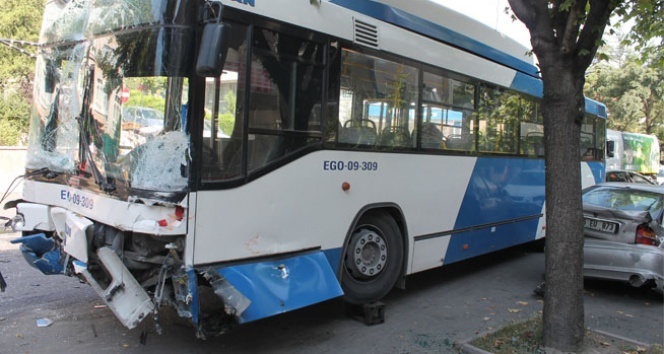 Ankara'da trafik kazası: 1 ölü, 2 yaralı