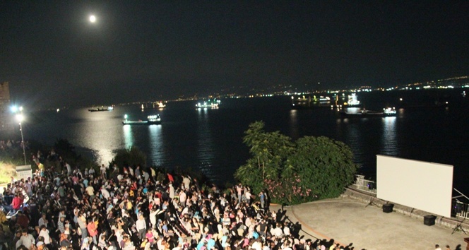 Ay ışığında sinema keyfi başlıyor