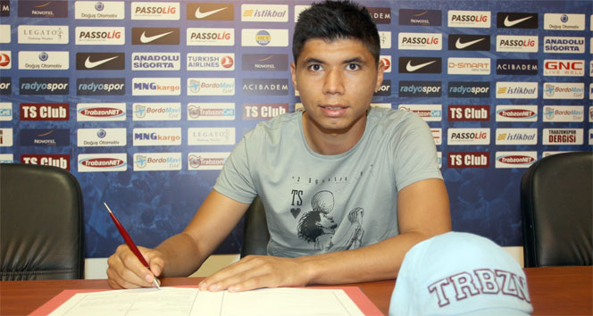 Trabzonspor İshak Doğan'a imzayı attırdı