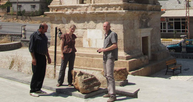 Alman turistler anıt mezarlara hayran kaldı