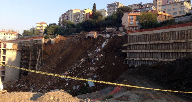 Üsküdar’da istinat duvarı çöktü