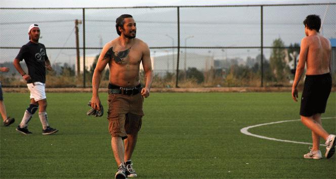 İlhan Mansız yeşil sahalara hakem olarak döndü