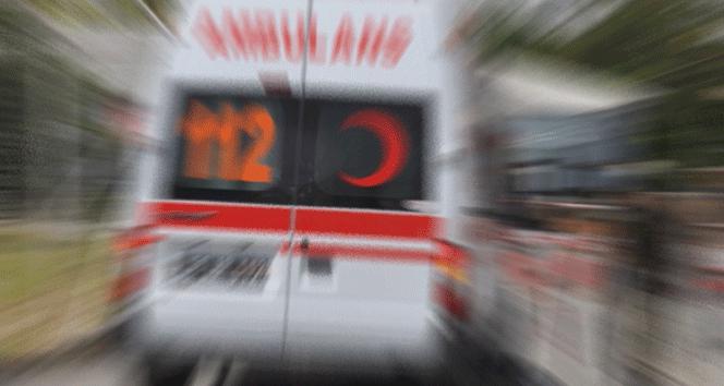 Ambulans ile otomobil çarpıştı: 2&#039;si çocuk 10 yaralı