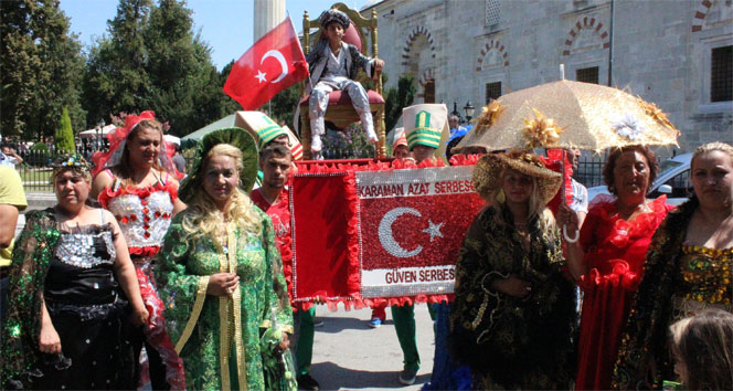 Sünnet çocuğu yeniçeriler eşliğinde Edirne caddelerinde dolaştı