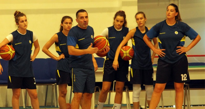 Fenerbahçe Bayan Basketbol takımı sezonu açtı