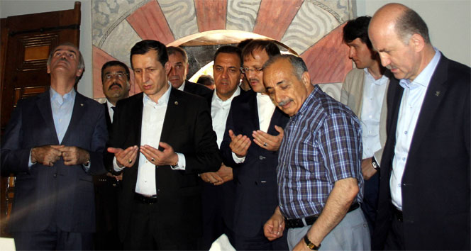 İşler, Şehzade Mustafa&#039;nın türbesinde dua etti