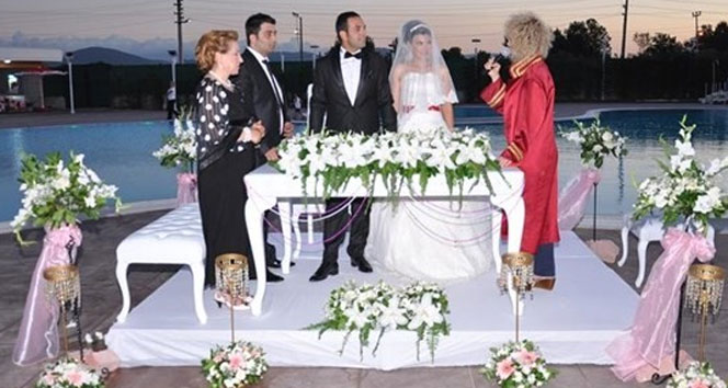 Aquapark’ta havuz başı düğün imkanı