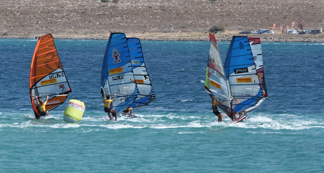 Alaçatı'da rüzgar aşka gelecek