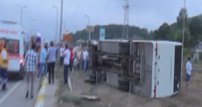 Abant kavşağında kaza: 20 yaralı