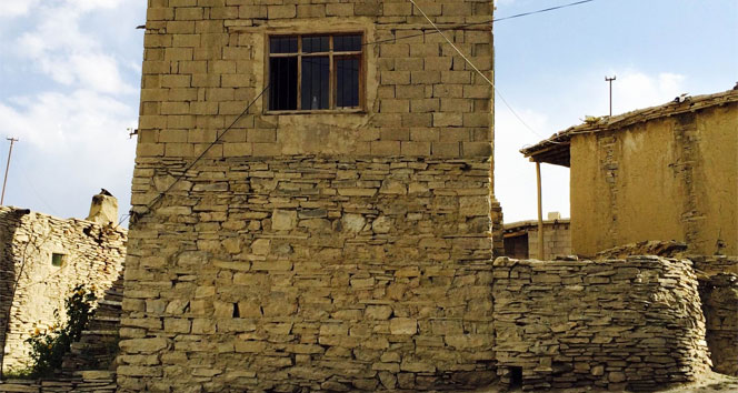 Van’da 400 yıllık taş evler dimdik ayakta