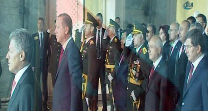 Cumhurbaşkanı Erdoğan ve devlet erkanı Anıtkabir&#039;de