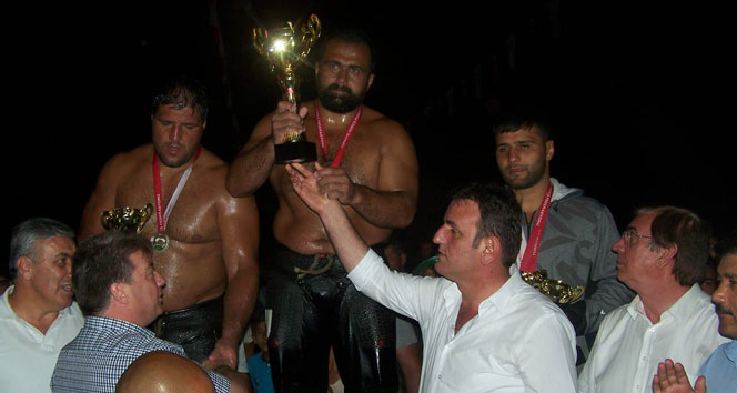 Altın Kiraz'ın Başpehlivanı Mehmet Yeşil Yeşil