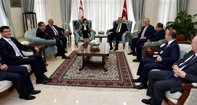 Erdoğan, KKTC&#039;li siyasilerle bir araya geldi