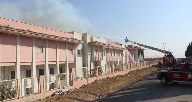 Hastane çatısında çıkan yangın söndürüldü