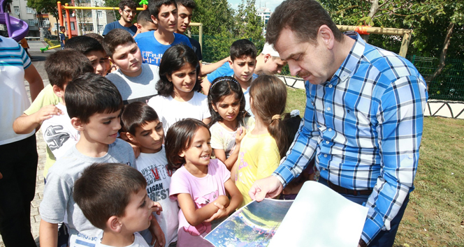 Başkan Usta, çocuklarla oynadı denetim yaptı